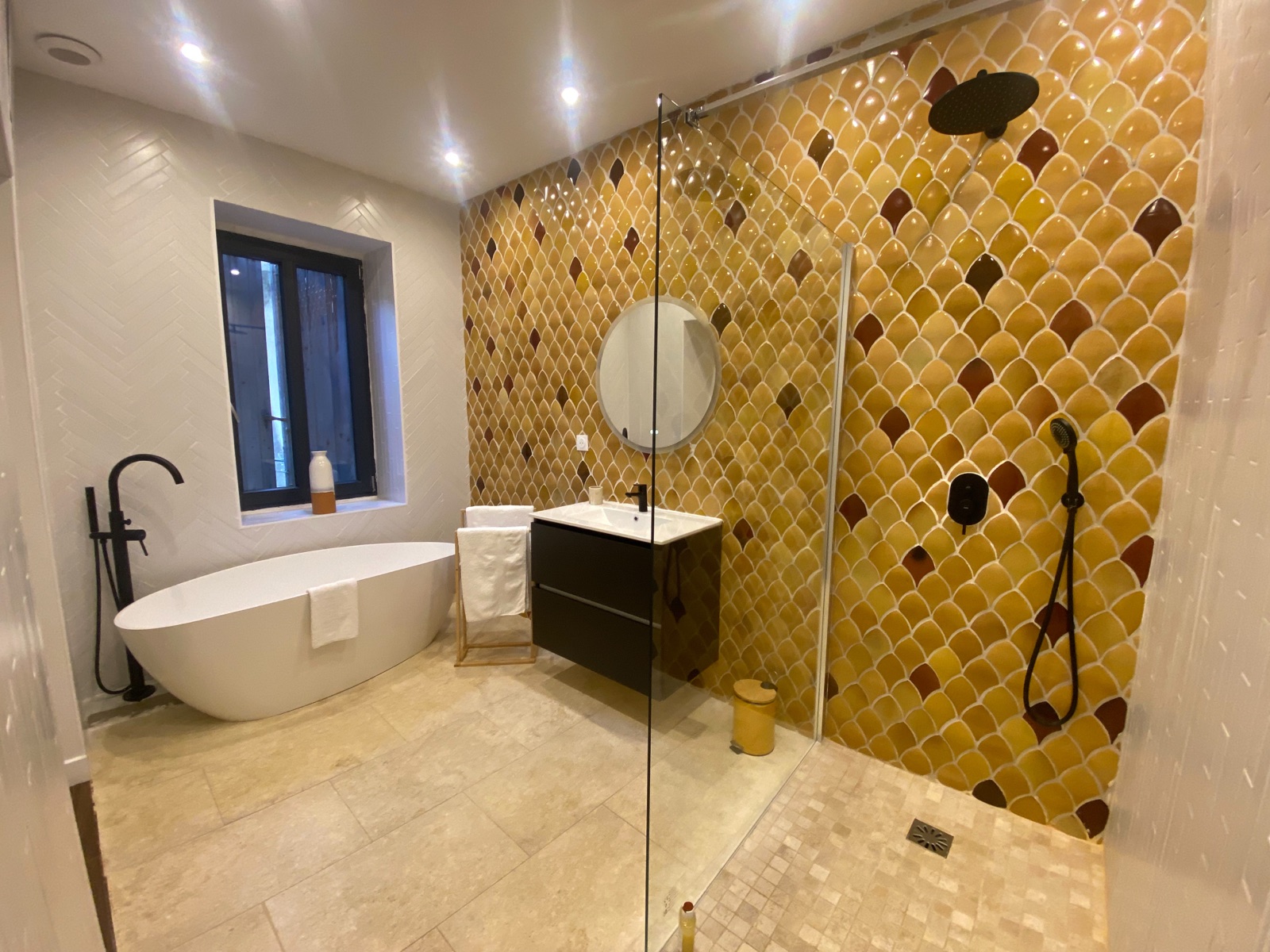 Salle de bain zellige doré